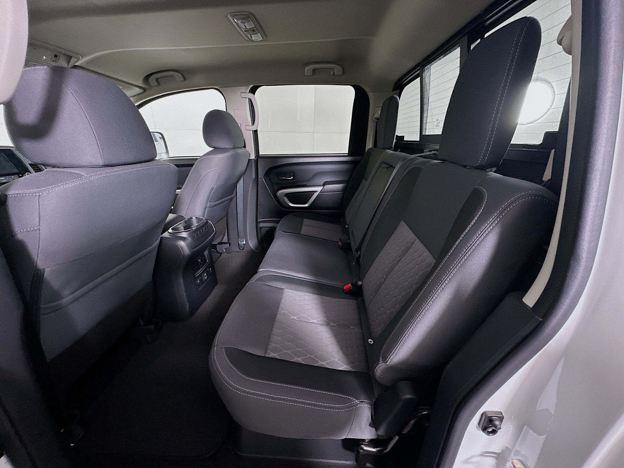 Used 2024 Nissan Titan SV w/ SV Convenience Package image 27