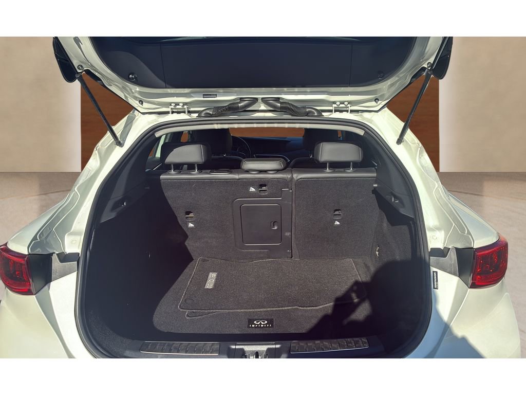 Used 2018 INFINITI QX30 Premium w/ Cargo Package image 19