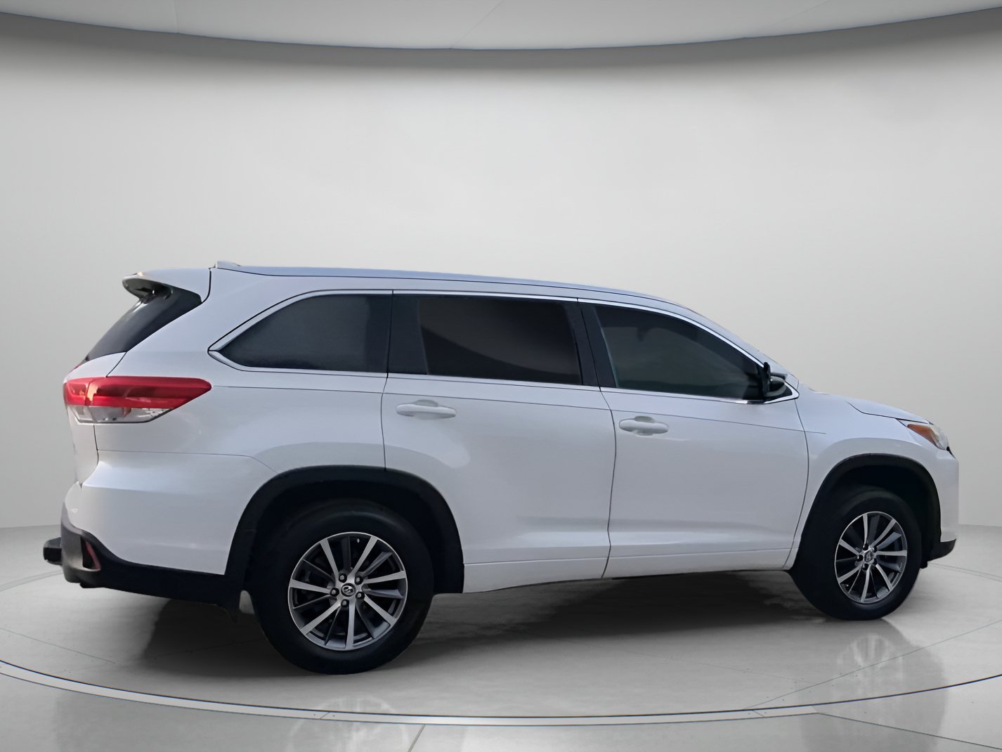 Used 2017 Toyota Highlander XLE AWD/4WD image 30