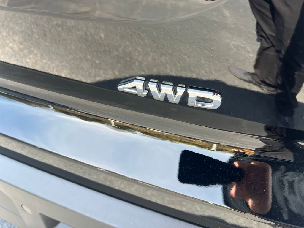 Used 2025 Nissan Pathfinder SV image 11