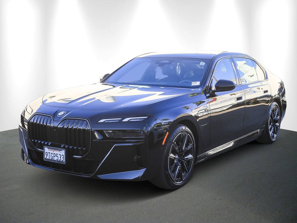 Used 2025 BMW 750e xDrive w/ Premium Package AWD/4WD image 3