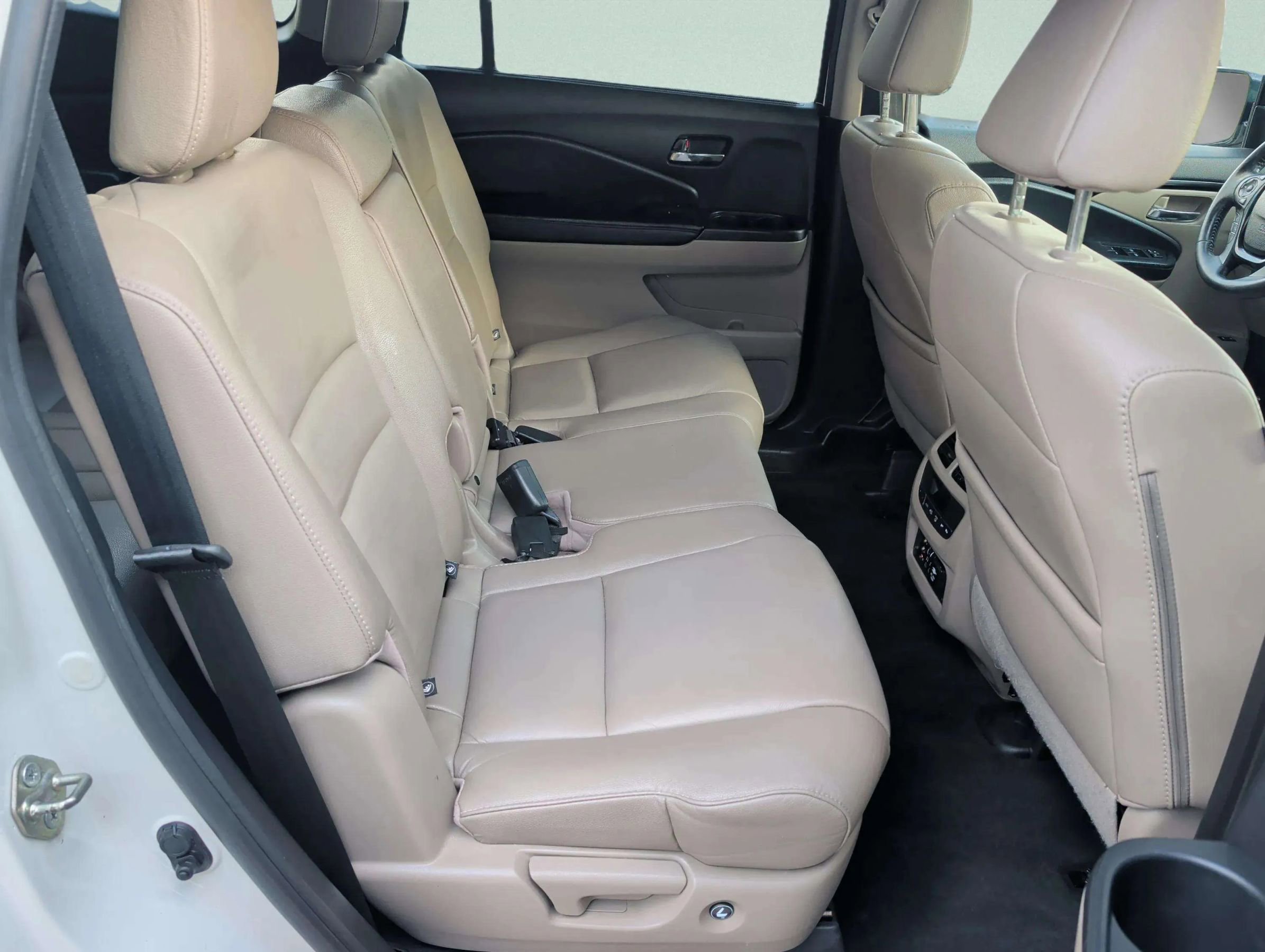 Used 2017 Honda Pilot Touring image 19