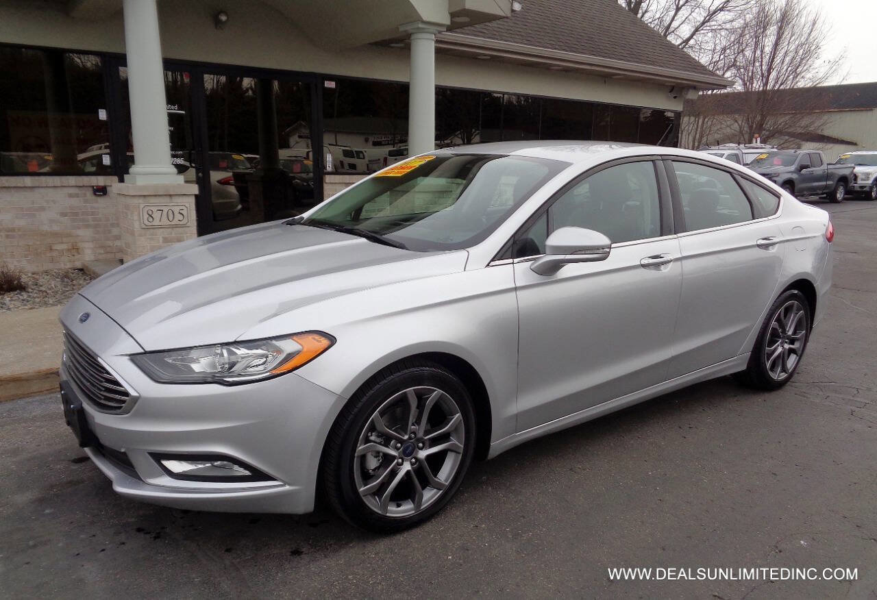 Used 2017 Ford Fusion SE image 1