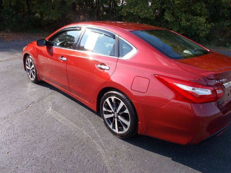 Used 2016 Nissan Altima 2.5 SR w/ LED Appearance Package FWD image 5
