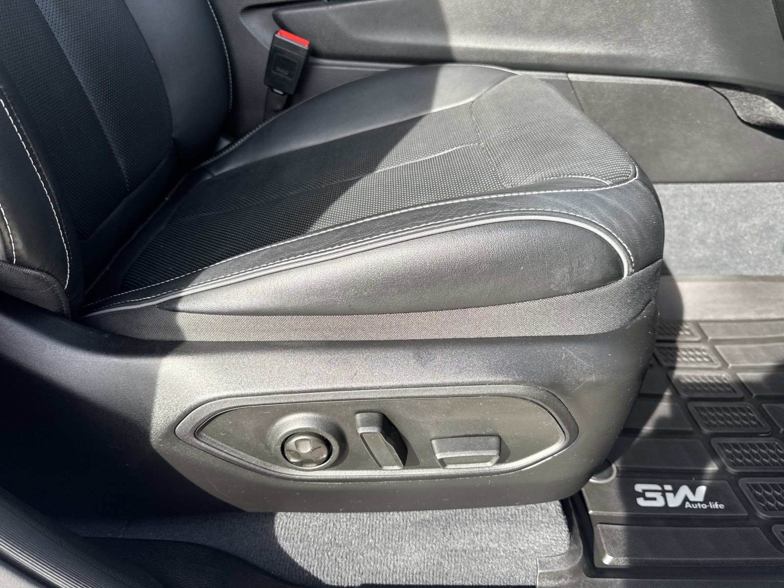 Used 2023 Jeep Grand Cherokee L Overland image 12