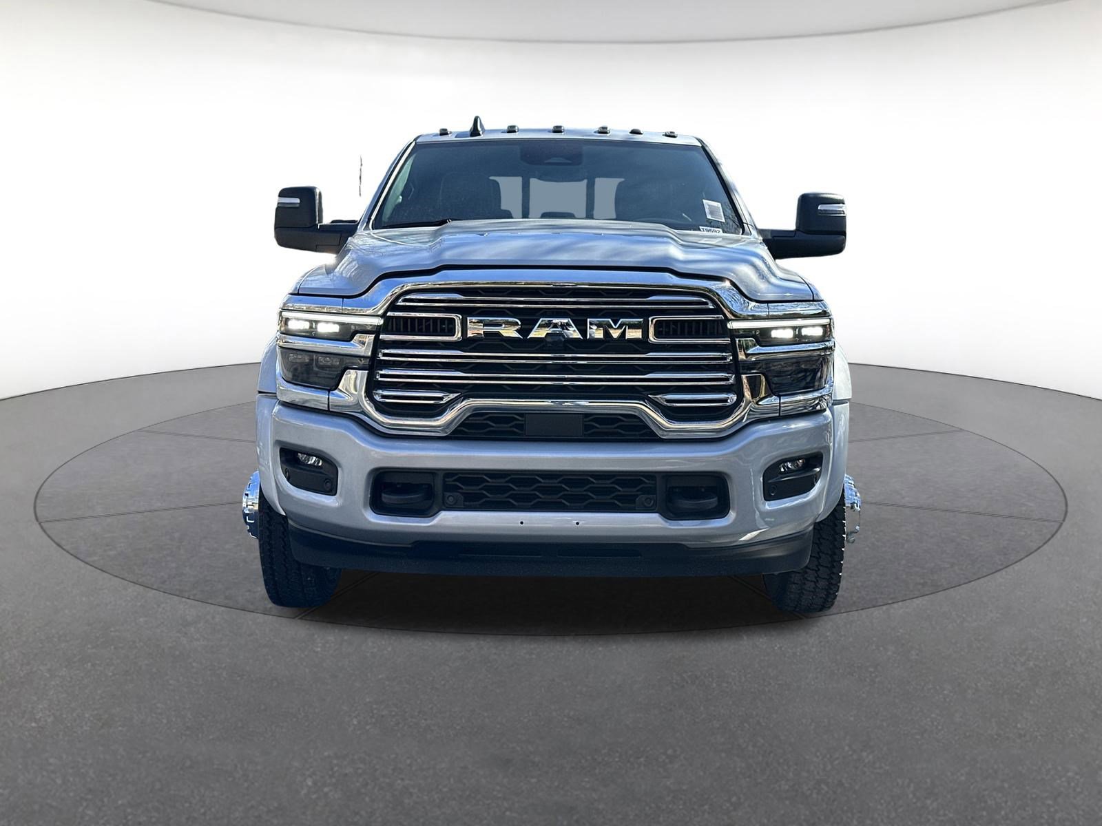 New 2026 RAM 4500 4x4 Crew Cab DRW w/ Laramie Trim Package image 5
