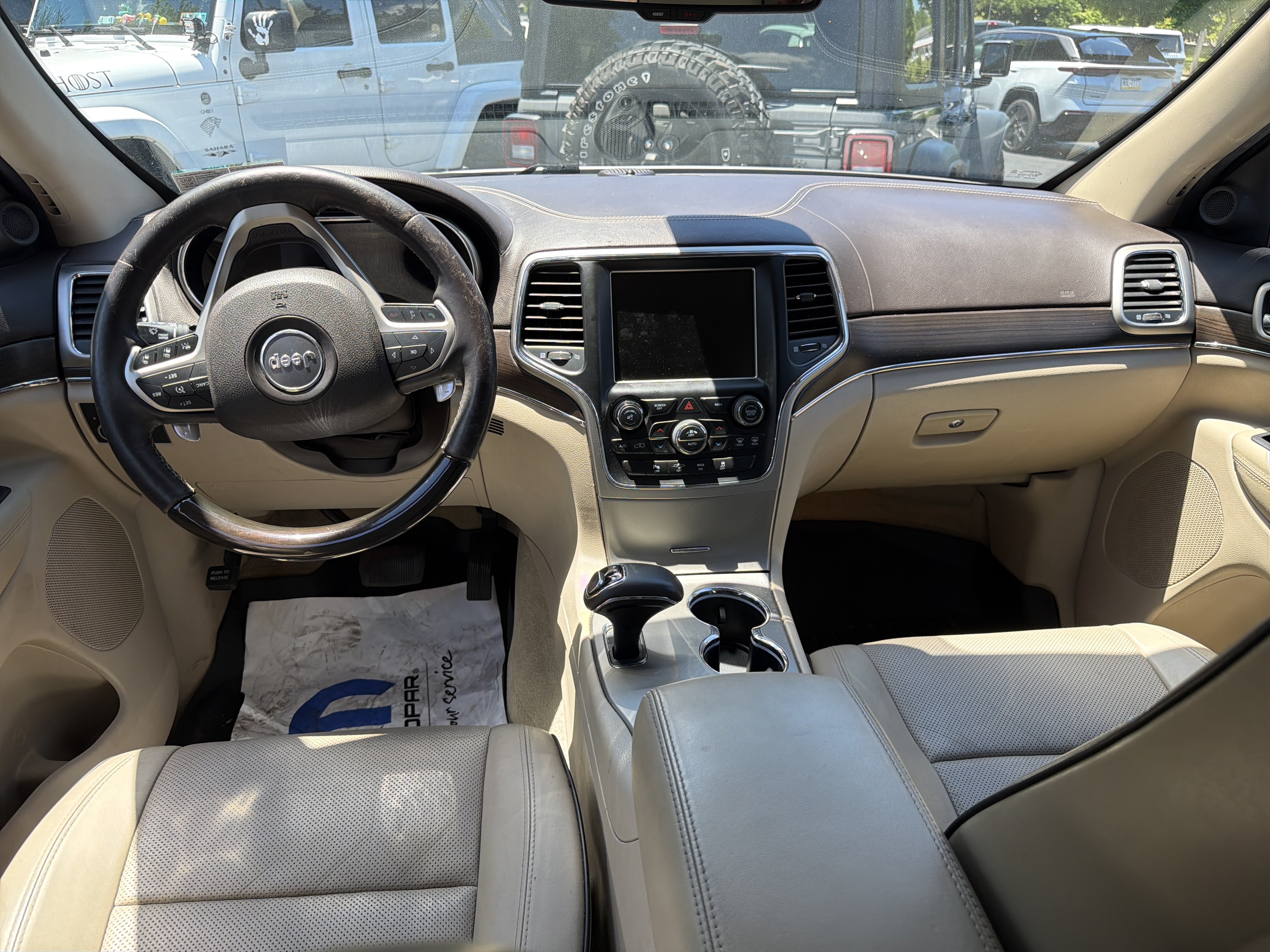 Used 2015 Jeep Grand Cherokee Overland w/ Advanced Technology Group AWD/4WD image 15