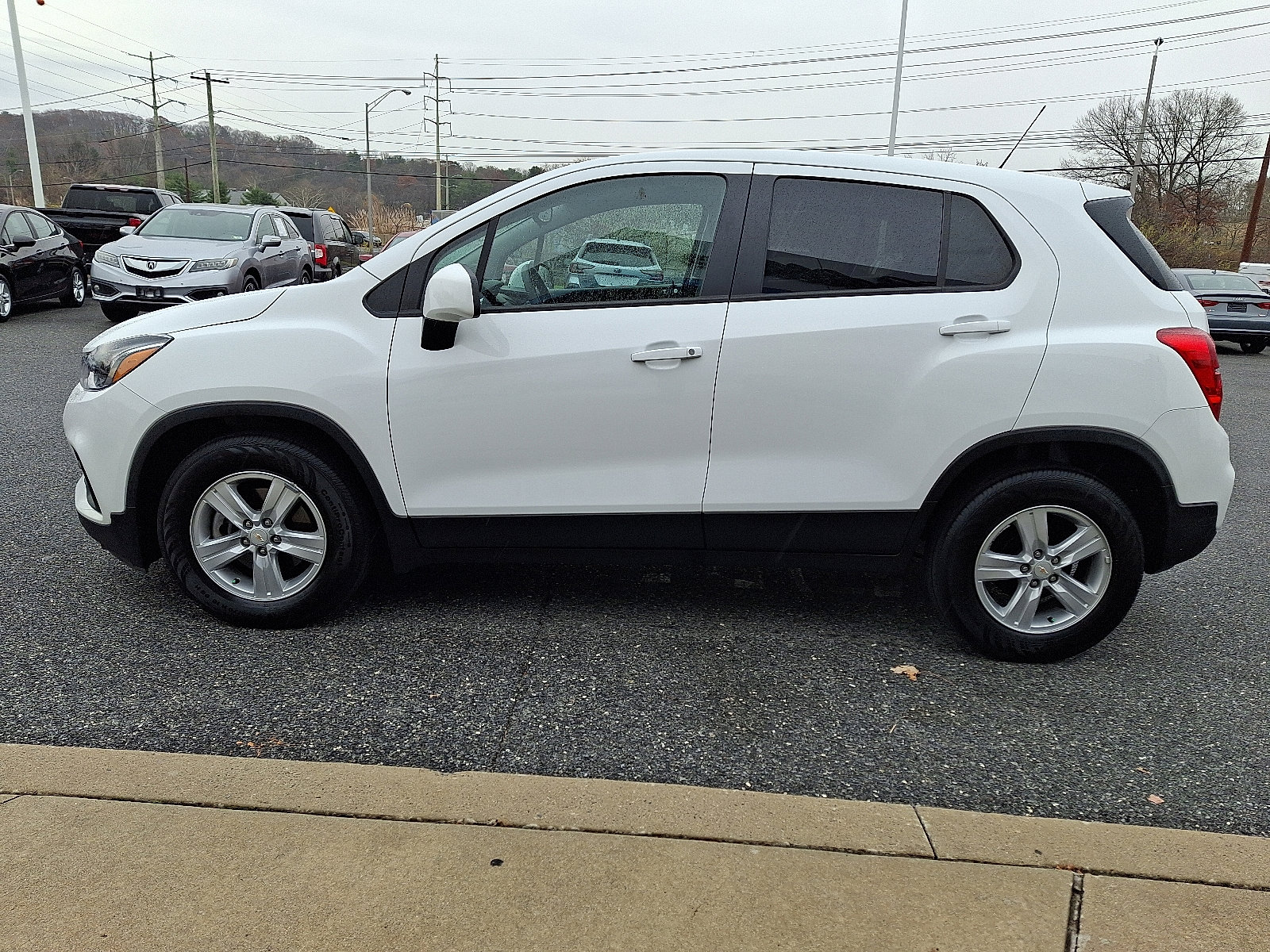 Certified 2022 Chevrolet Trax LS w/ Tint and Cruise Package image 4