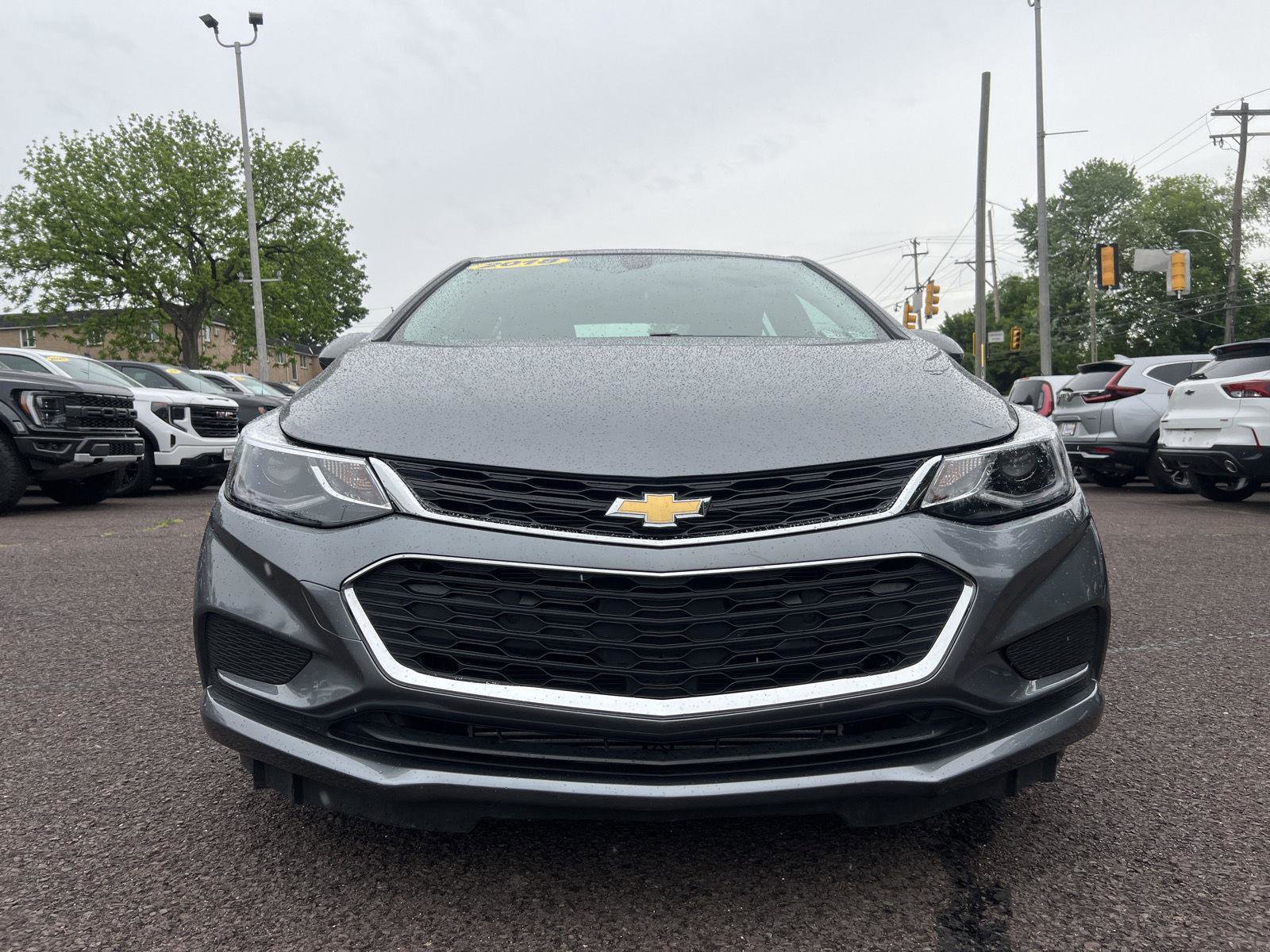 Used 2018 Chevrolet Cruze LT w/ Convenience Package FWD image 2