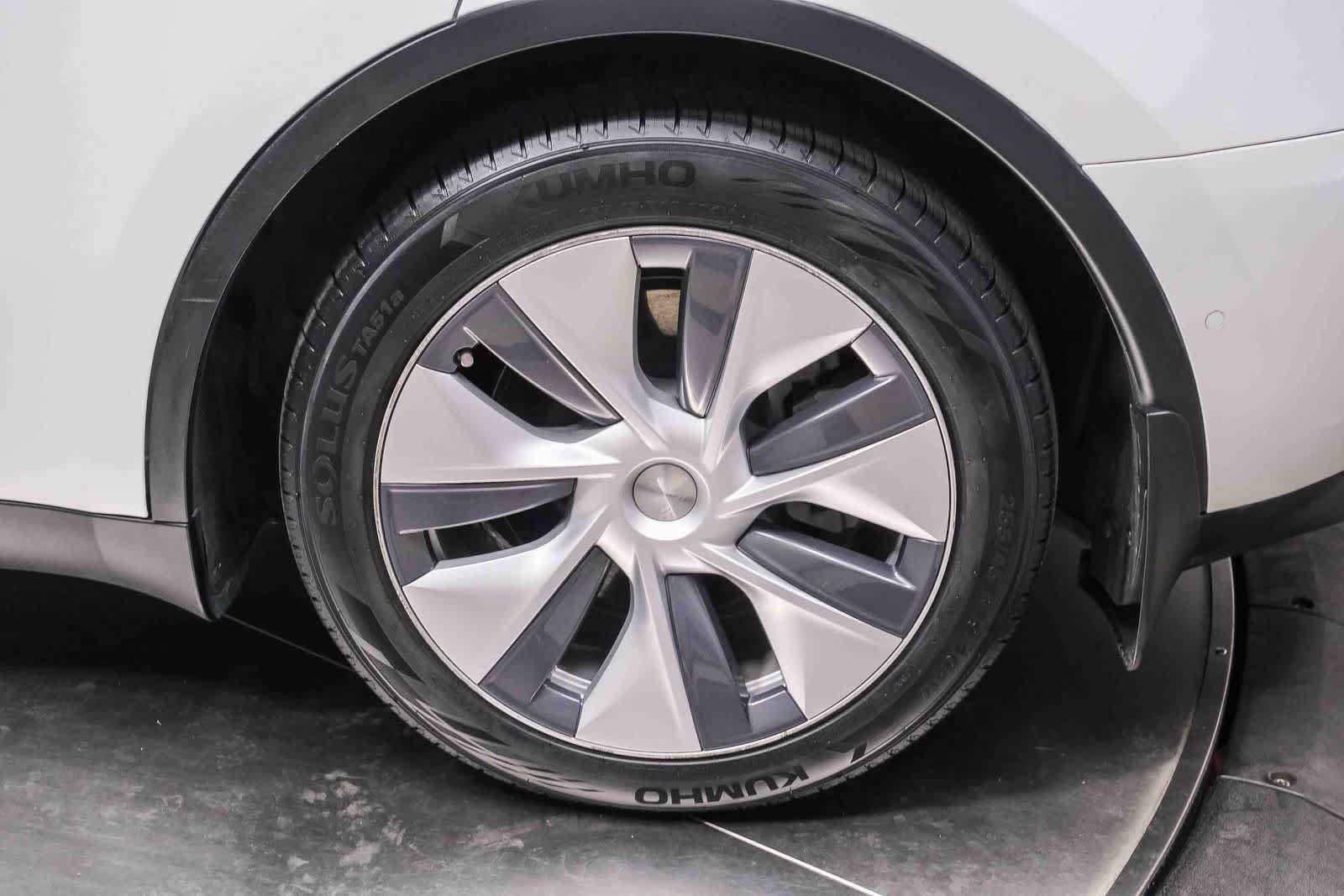 Used 2022 Tesla Model Y Long Range AWD/4WD image 9
