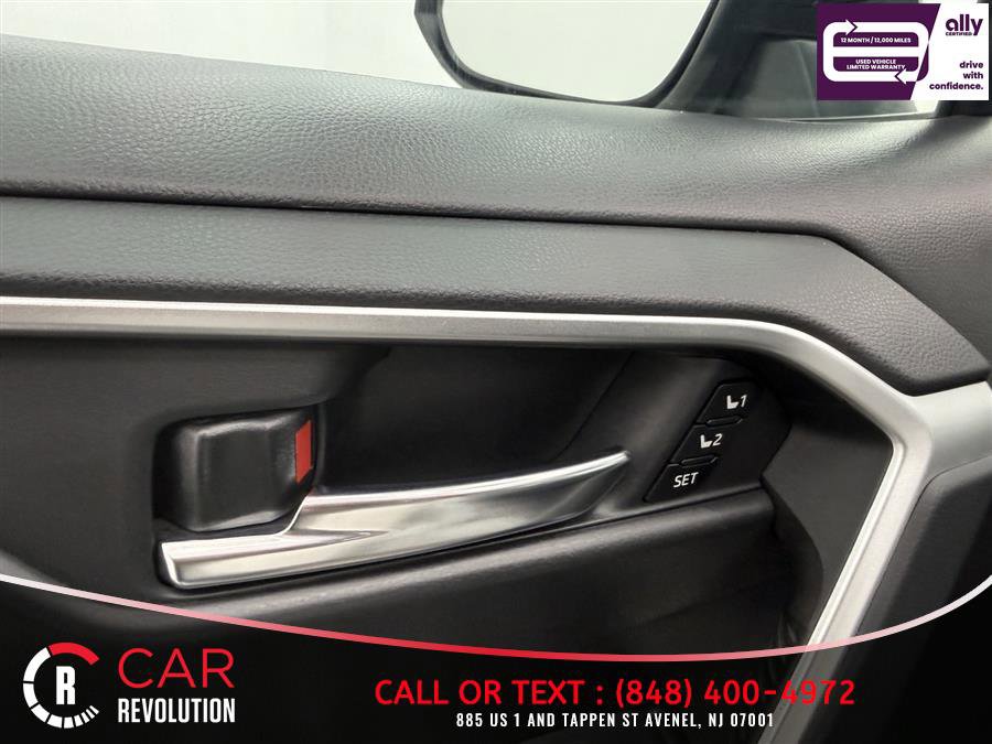 Used 2021 Toyota RAV4 XLE Premium AWD/4WD image 29