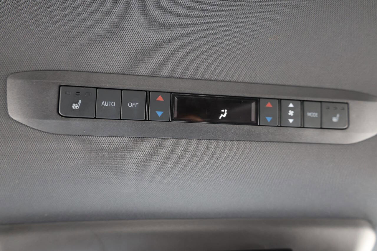 Used 2021 Toyota Sienna Platinum AWD/4WD image 24