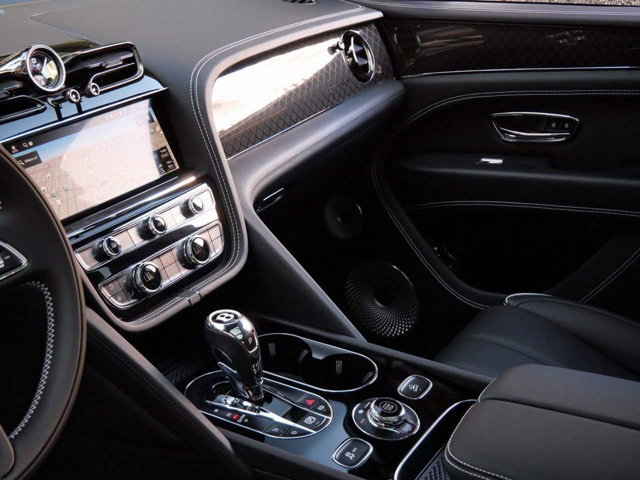 Used 2025 Bentley Bentayga AWD/4WD image 14