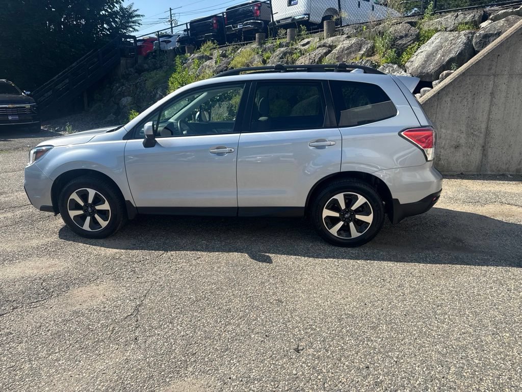 Used 2018 Subaru Forester 2.5i Premium AWD/4WD image 2