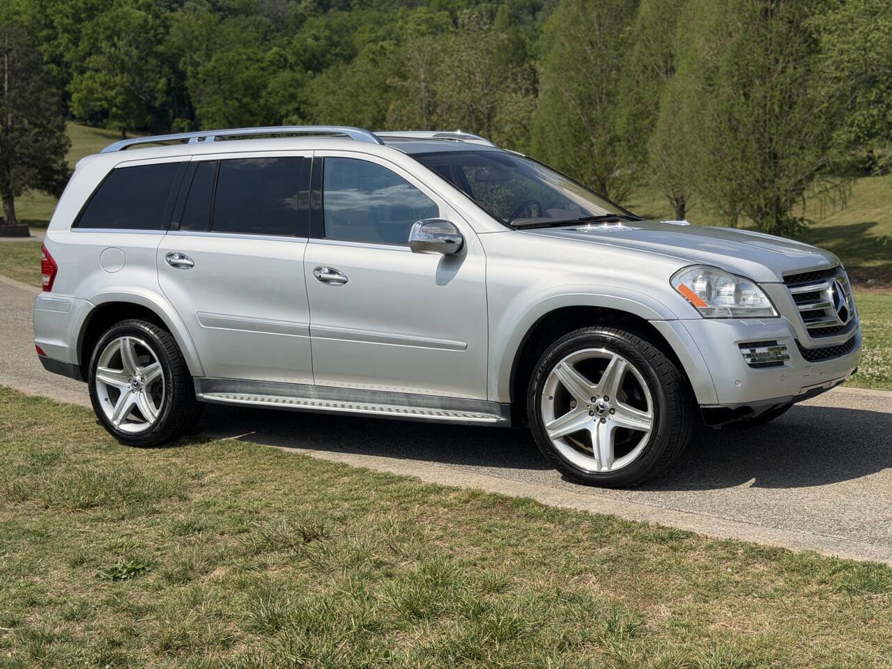 Used 2010 Mercedes-Benz GL 550 4MATIC image 23