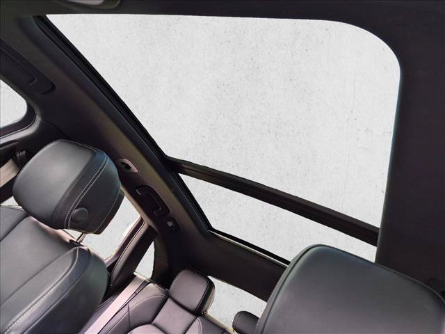 Used 2022 Porsche Macan S AWD/4WD image 16