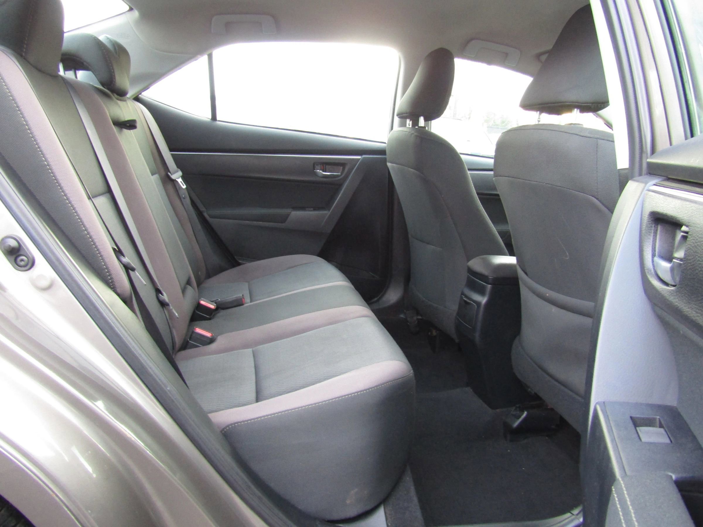 Used 2017 Toyota Corolla LE w/ Carpet Mat Package (TMS) image 9