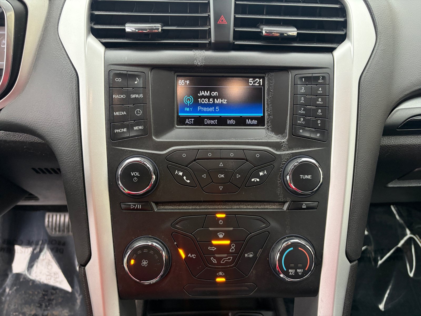 Used 2016 Ford Fusion SE AWD/4WD image 14