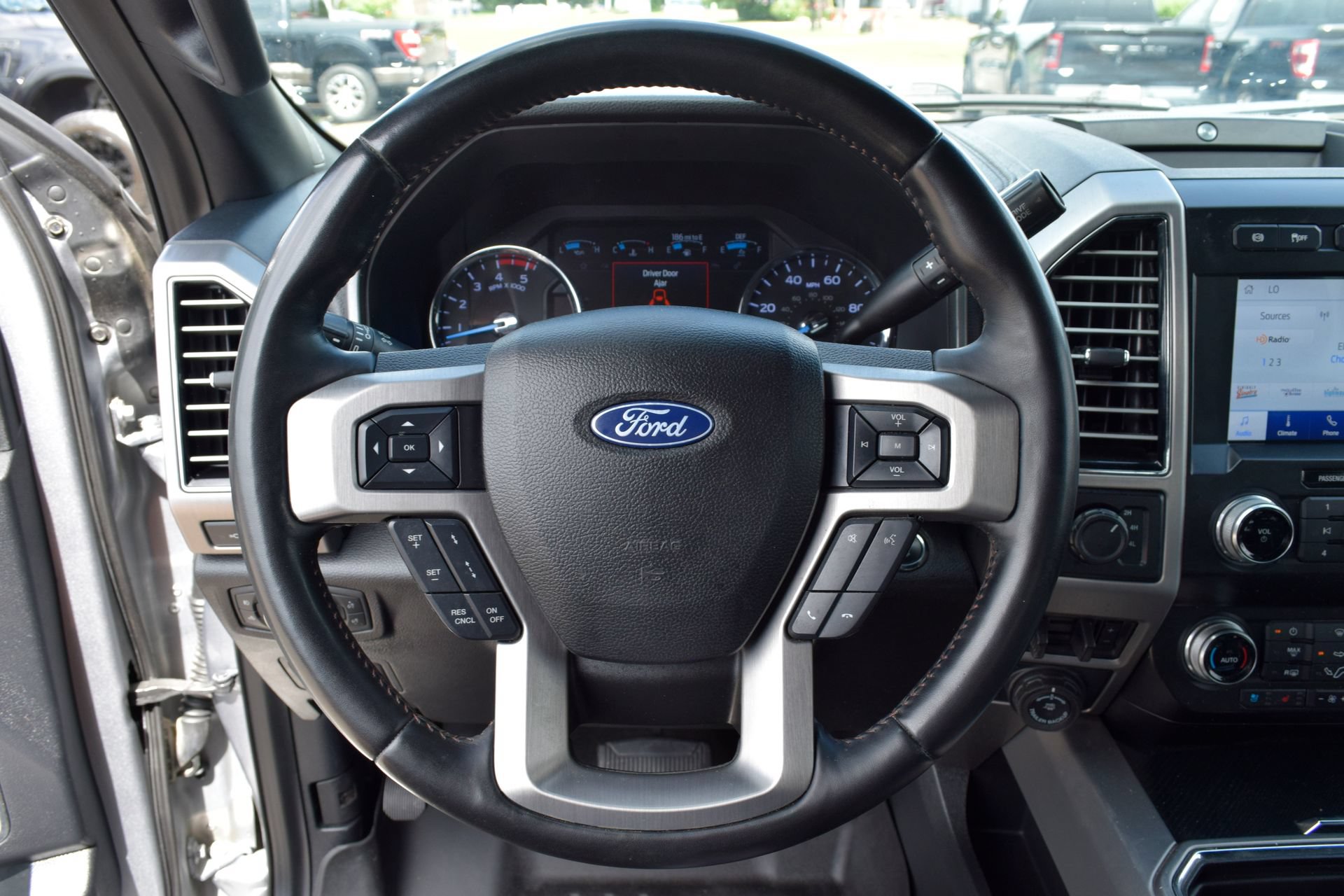 Used 2020 Ford F250 Platinum w/ FX4 Off-Road Package AWD/4WD image 6