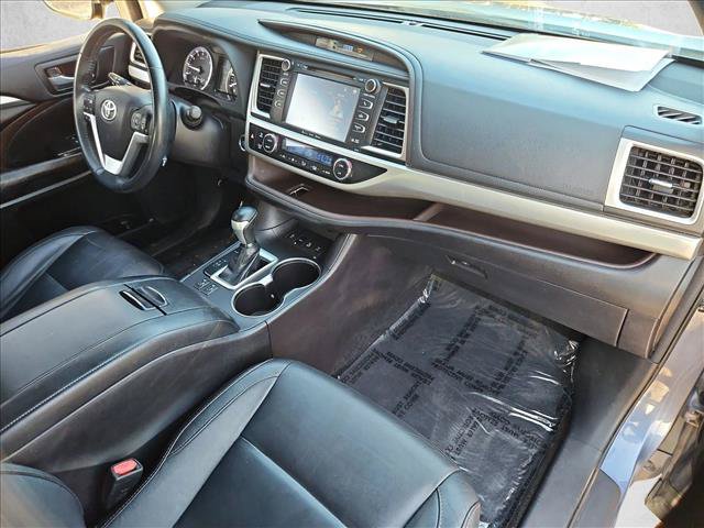 Used 2016 Toyota Highlander XLE AWD/4WD image 29