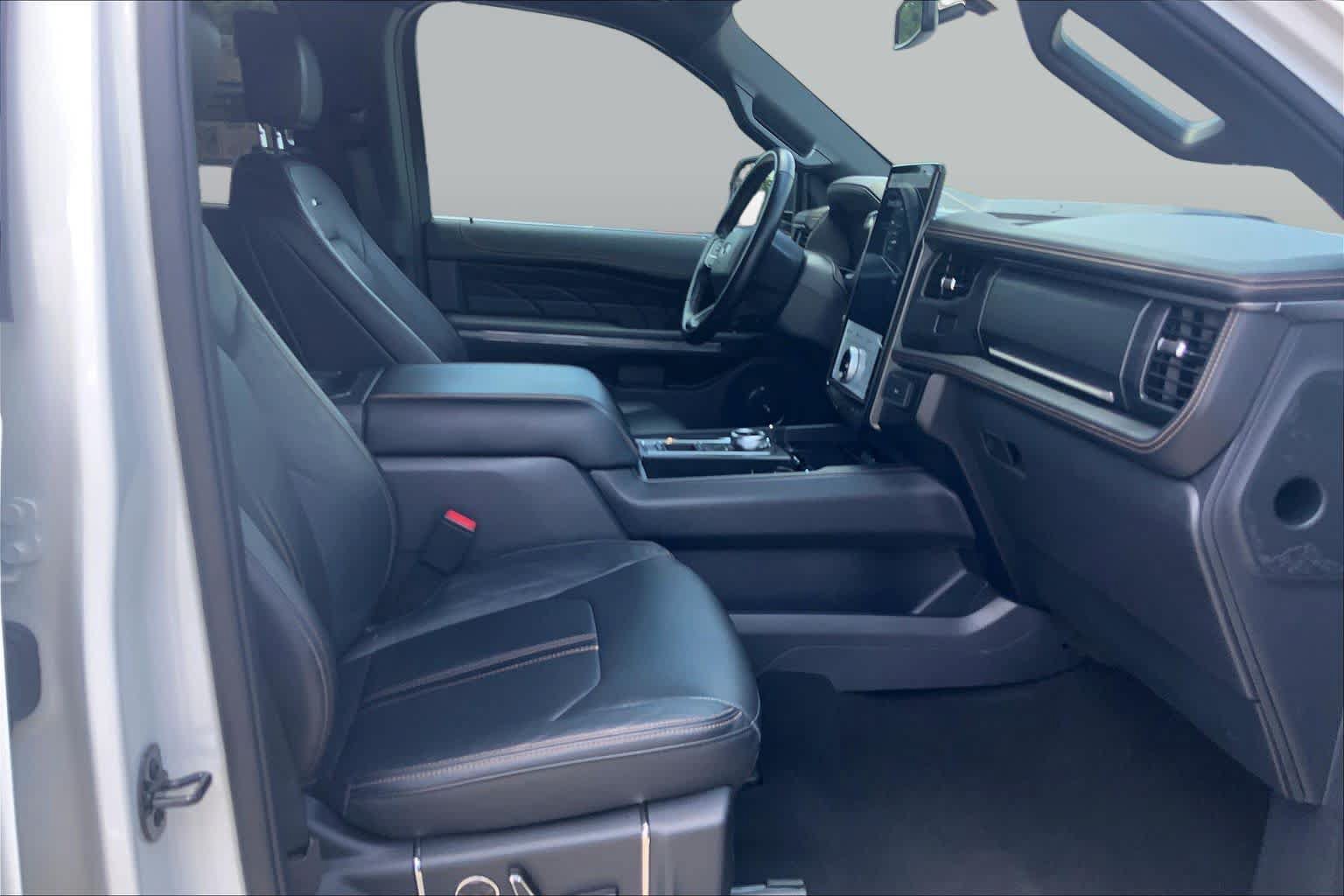 Used 2024 Ford Expedition Platinum RWD image 9