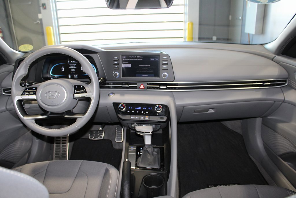 Used 2025 Hyundai Elantra Sport image 25