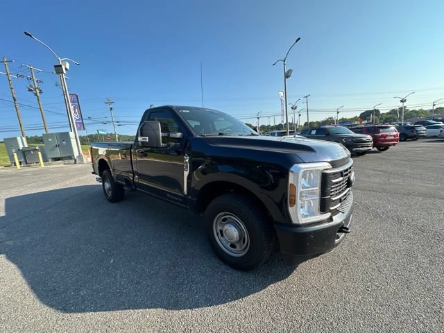 Used 2025 Ford F250 XL RWD image 3