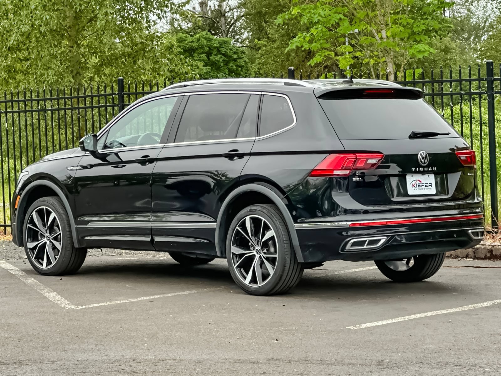Used 2022 Volkswagen Tiguan SEL Premium R-Line AWD/4WD image 6