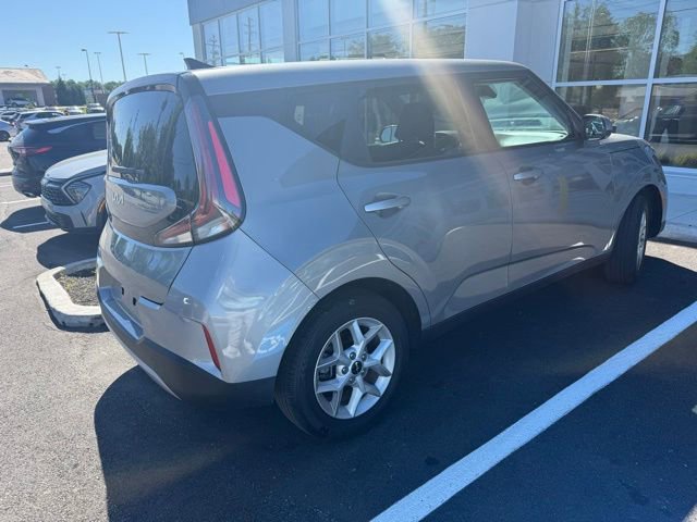 Certified 2024 Kia Soul LX w/ Option Group 015 FWD image 3
