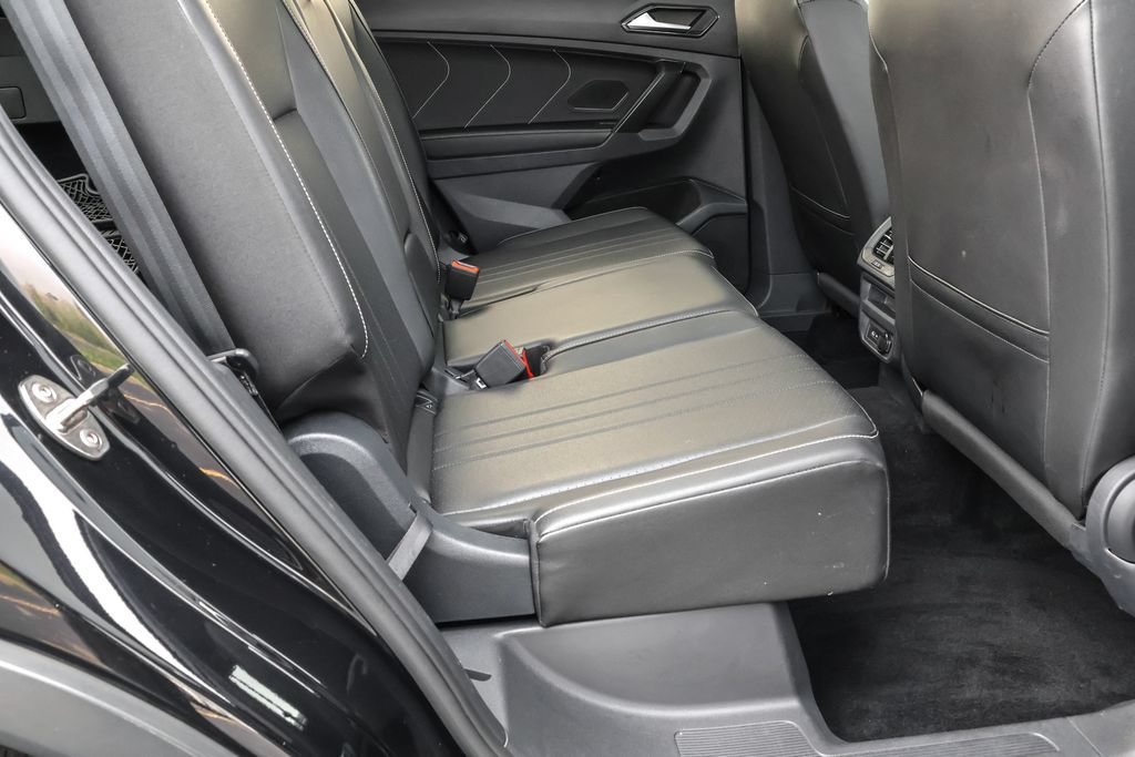 Used 2023 Volkswagen Tiguan SE R-Line FWD image 33