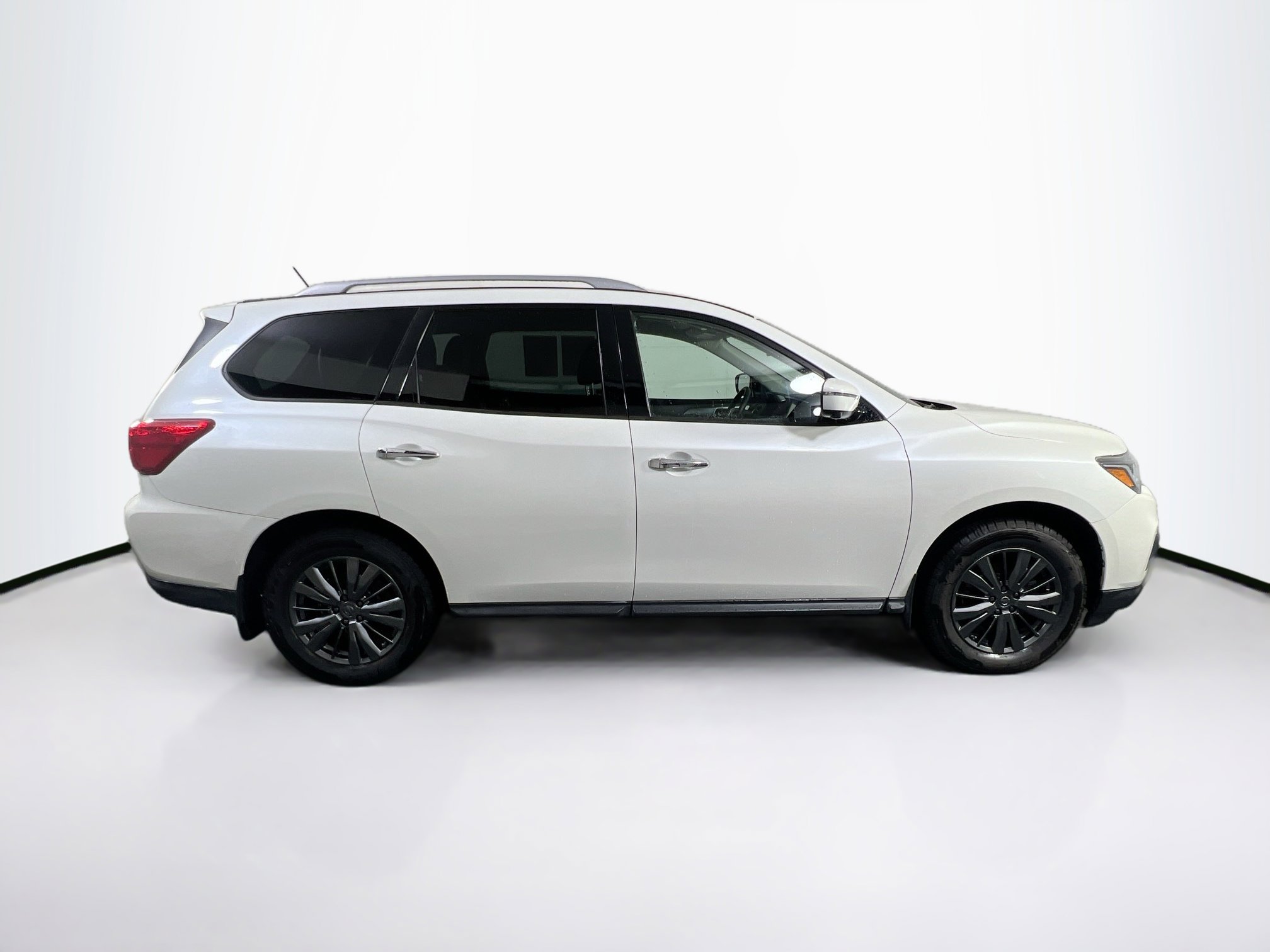 Used 2018 Nissan Pathfinder SL AWD/4WD image 4