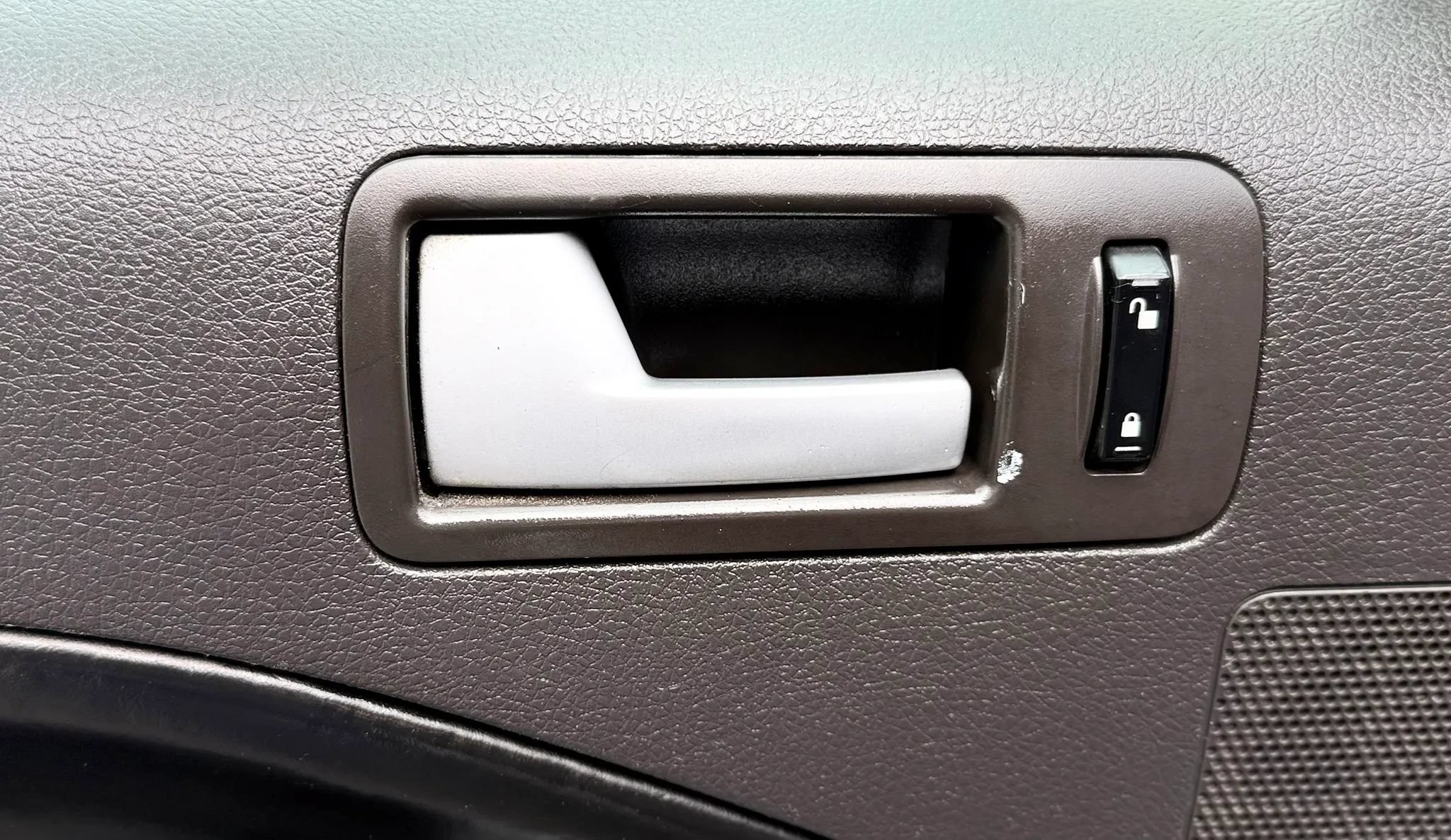 Used 2008 Ford Mustang Convertible RWD image 28
