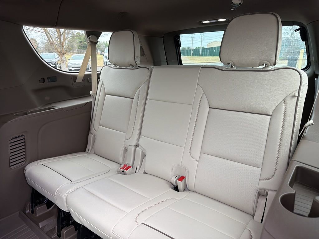 Used 2025 GMC Yukon XL Denali w/ Sun & Power Step Package image 15