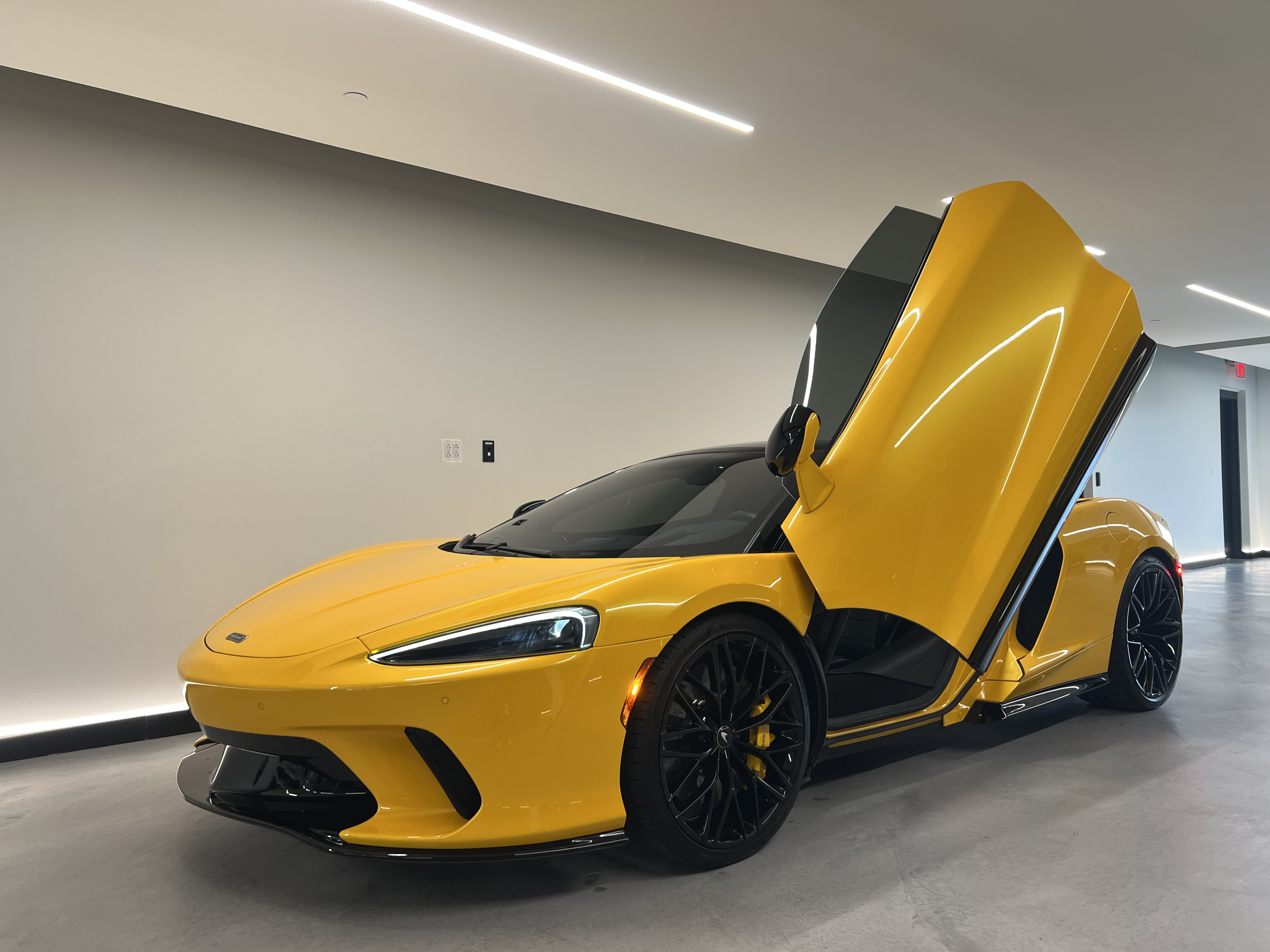 Used 2023 McLaren GT RWD image 13
