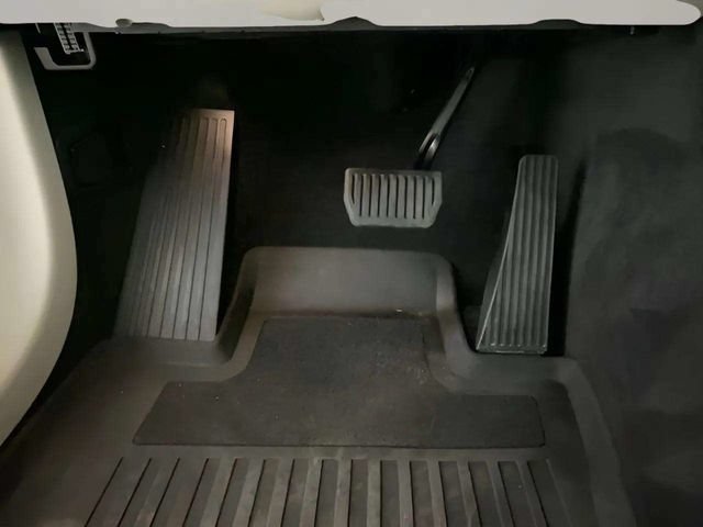 Used 2022 Volvo XC60 B5 Momentum w/ Climate Package AWD/4WD image 32