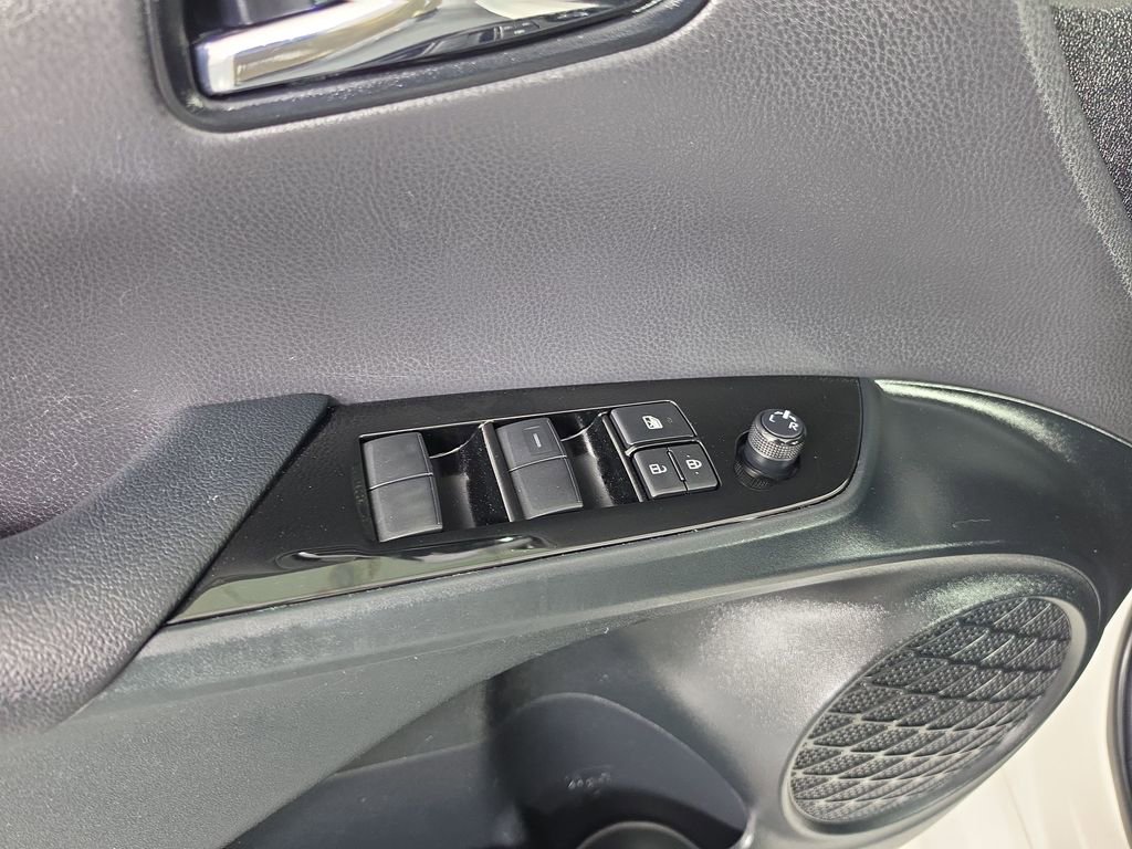 Used 2021 Toyota Prius LE FWD image 9