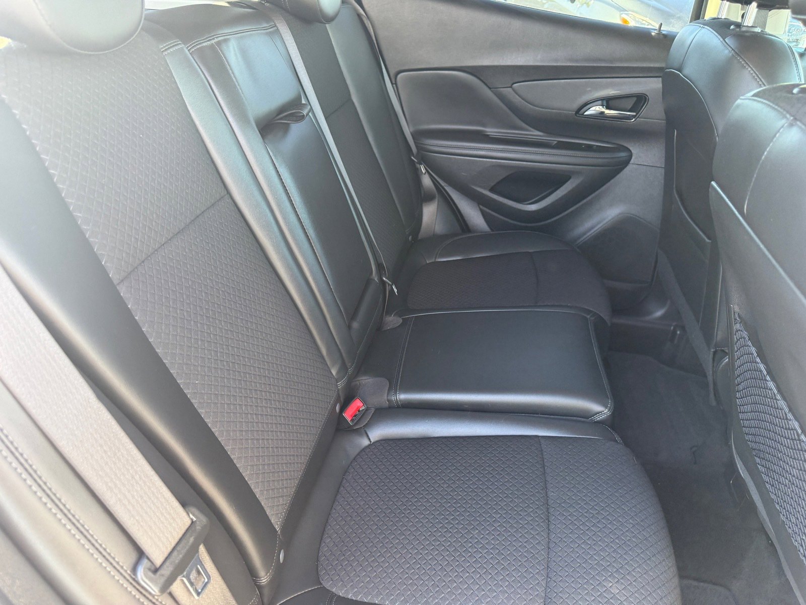 Used 2021 Buick Encore Preferred image 28