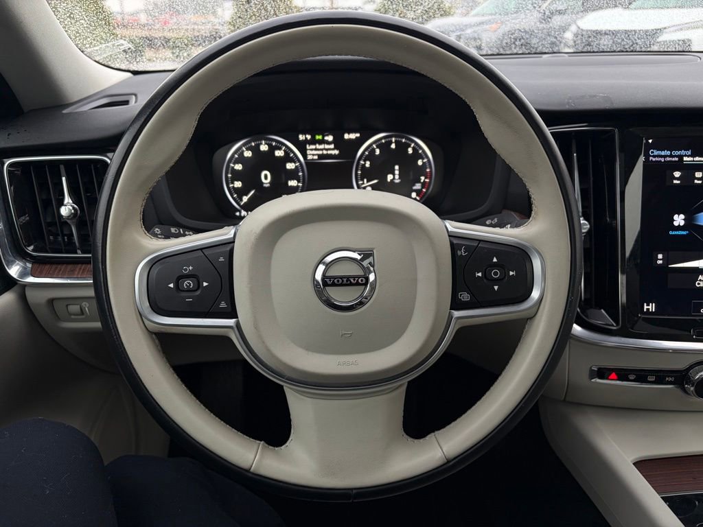 Used 2022 Volvo S60 B5 Momentum w/ Premium Package image 15