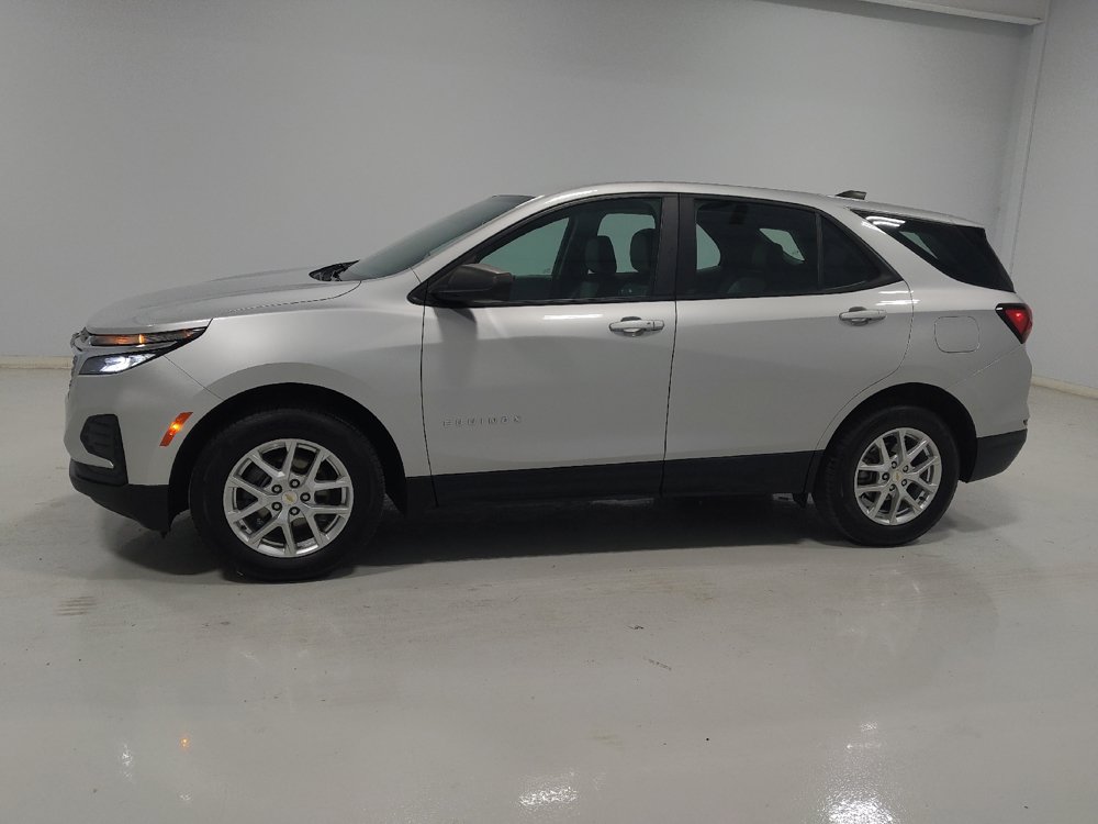 Used 2022 Chevrolet Equinox LS w/ LPO, Floor Liner Package AWD/4WD image 2