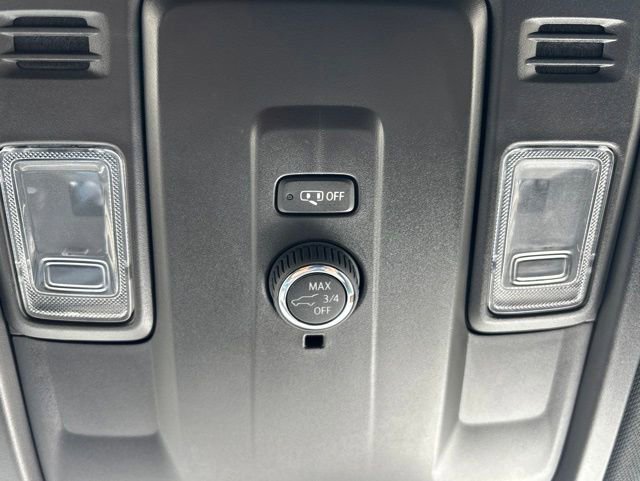 Used 2025 Chevrolet Suburban Z71 AWD/4WD image 31