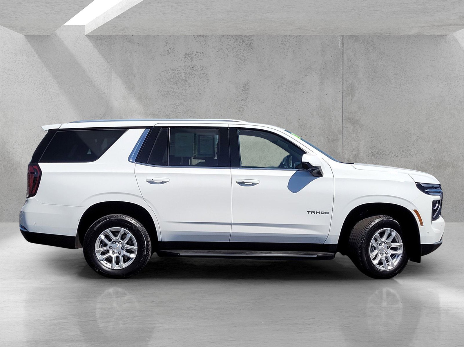 Used 2025 Chevrolet Tahoe LT image 3