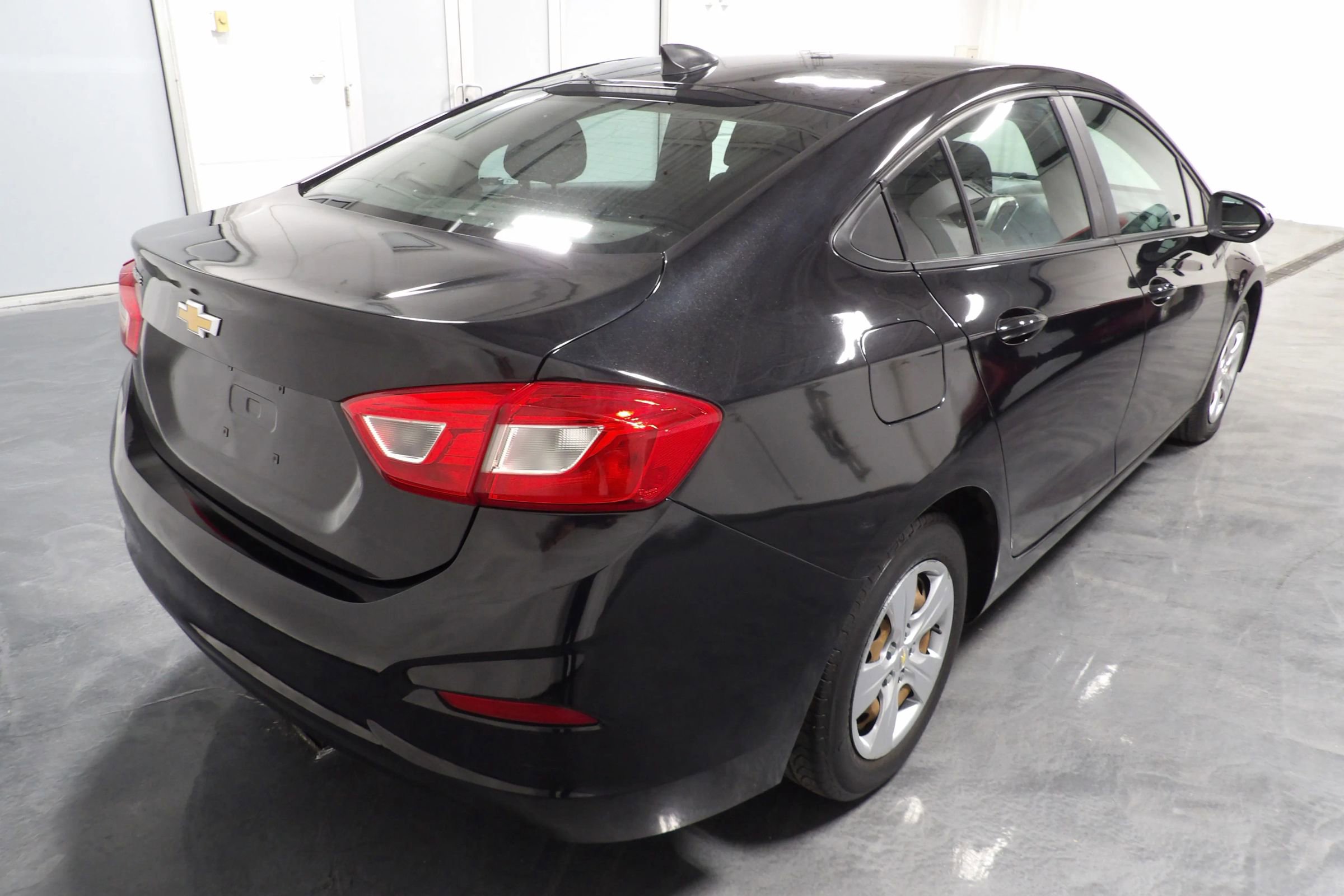 Used 2017 Chevrolet Cruze LS FWD image 5