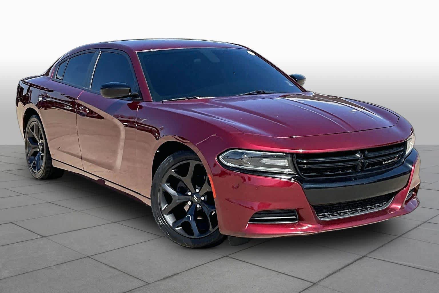 Used 2020 Dodge Charger SXT w/ Blacktop Package RWD image 3
