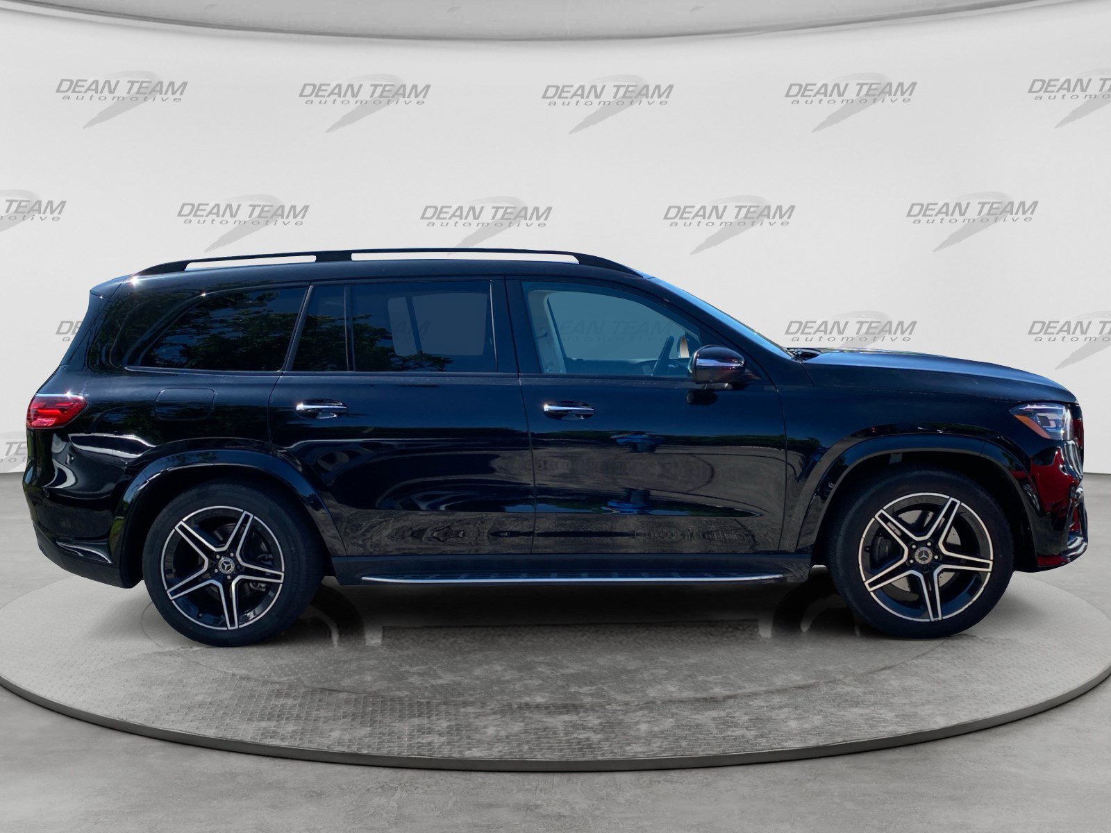 Used 2025 Mercedes-Benz GLS 450 4MATIC w/ AMG Line Exterior image 9