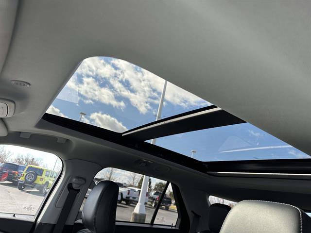 Used 2023 Ford Explorer XLT w/ Equipment Group 202A AWD/4WD image 11