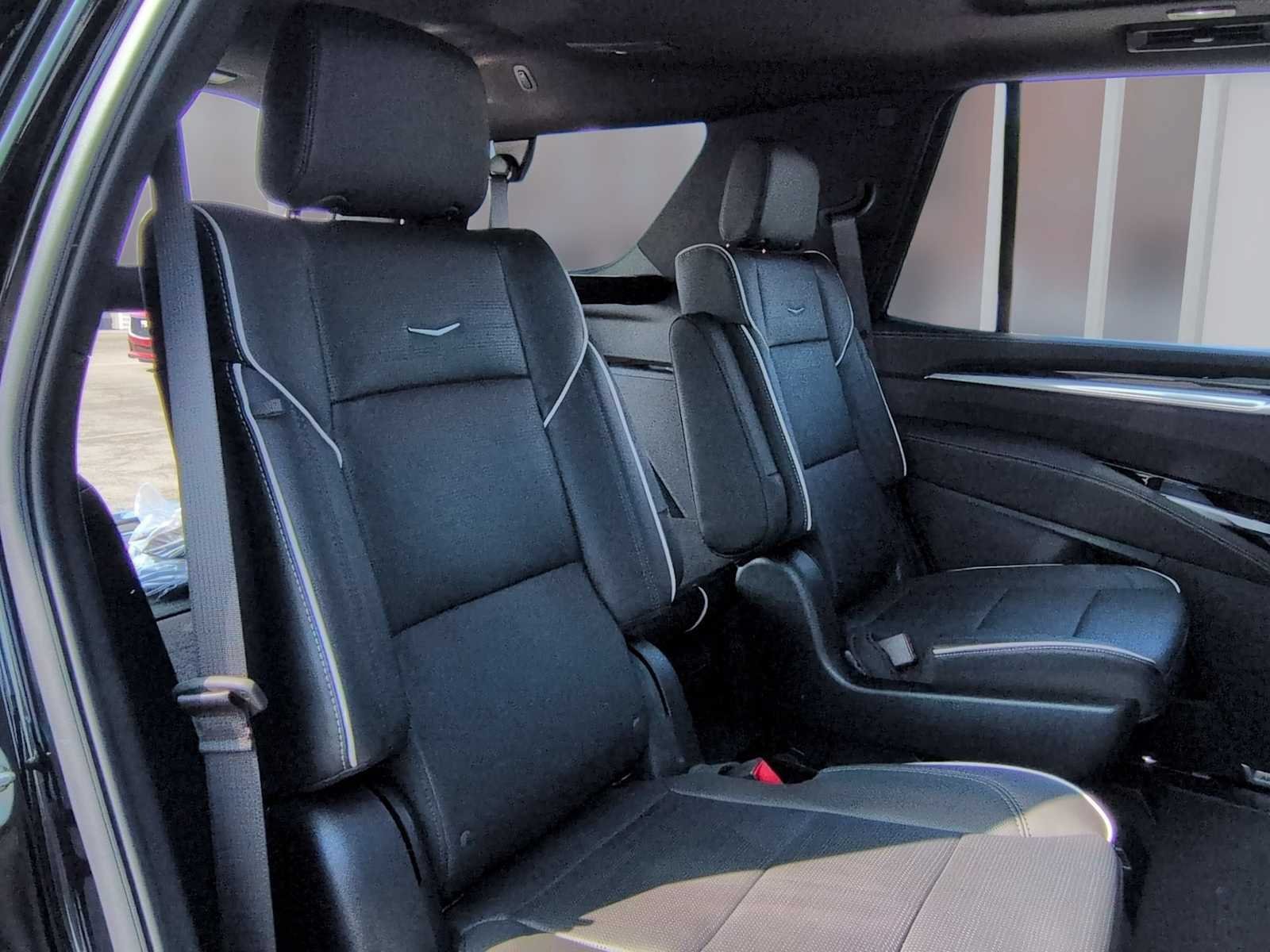 New 2026 Cadillac Escalade Sport w/ LPO, ONYX Package AWD/4WD image 26