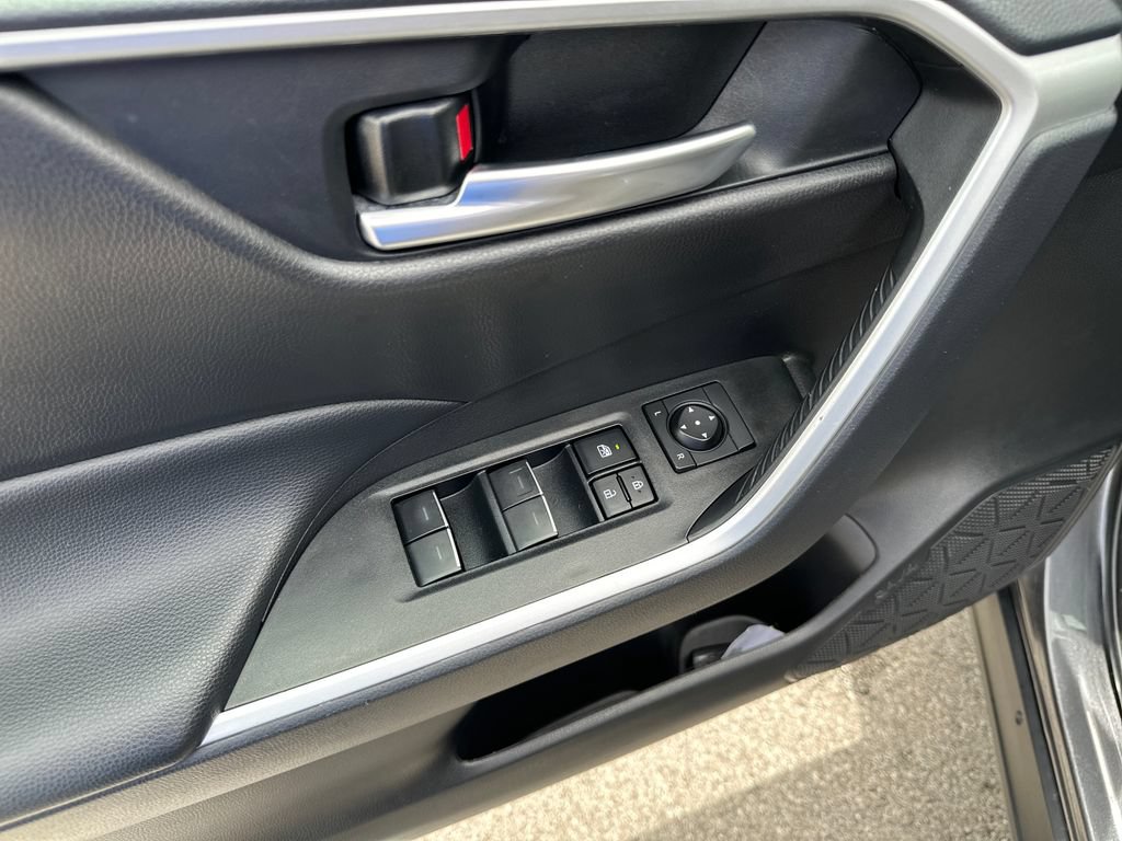 Used 2025 Toyota RAV4 XLE FWD image 18