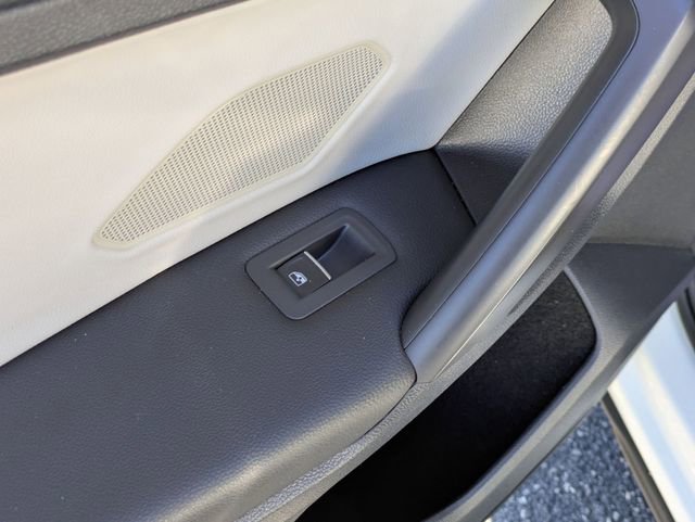 Used 2021 Volkswagen Tiguan SE image 28
