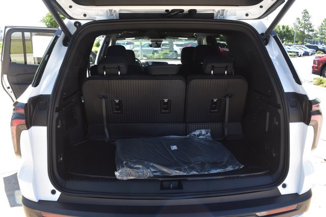 New 2026 Chevrolet Traverse LT w/ Driver Confidence Package AWD/4WD image 18