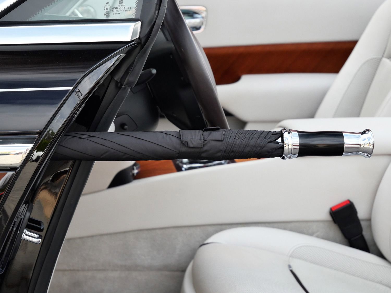 Used 2017 Rolls-Royce Dawn RWD image 6